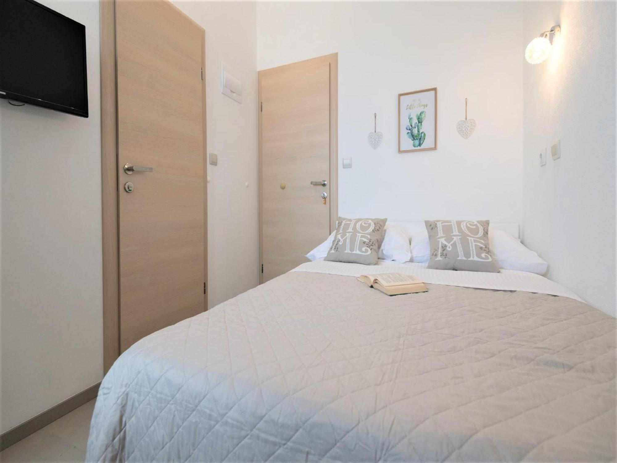 Apartmani Livaja Plano Rum bild