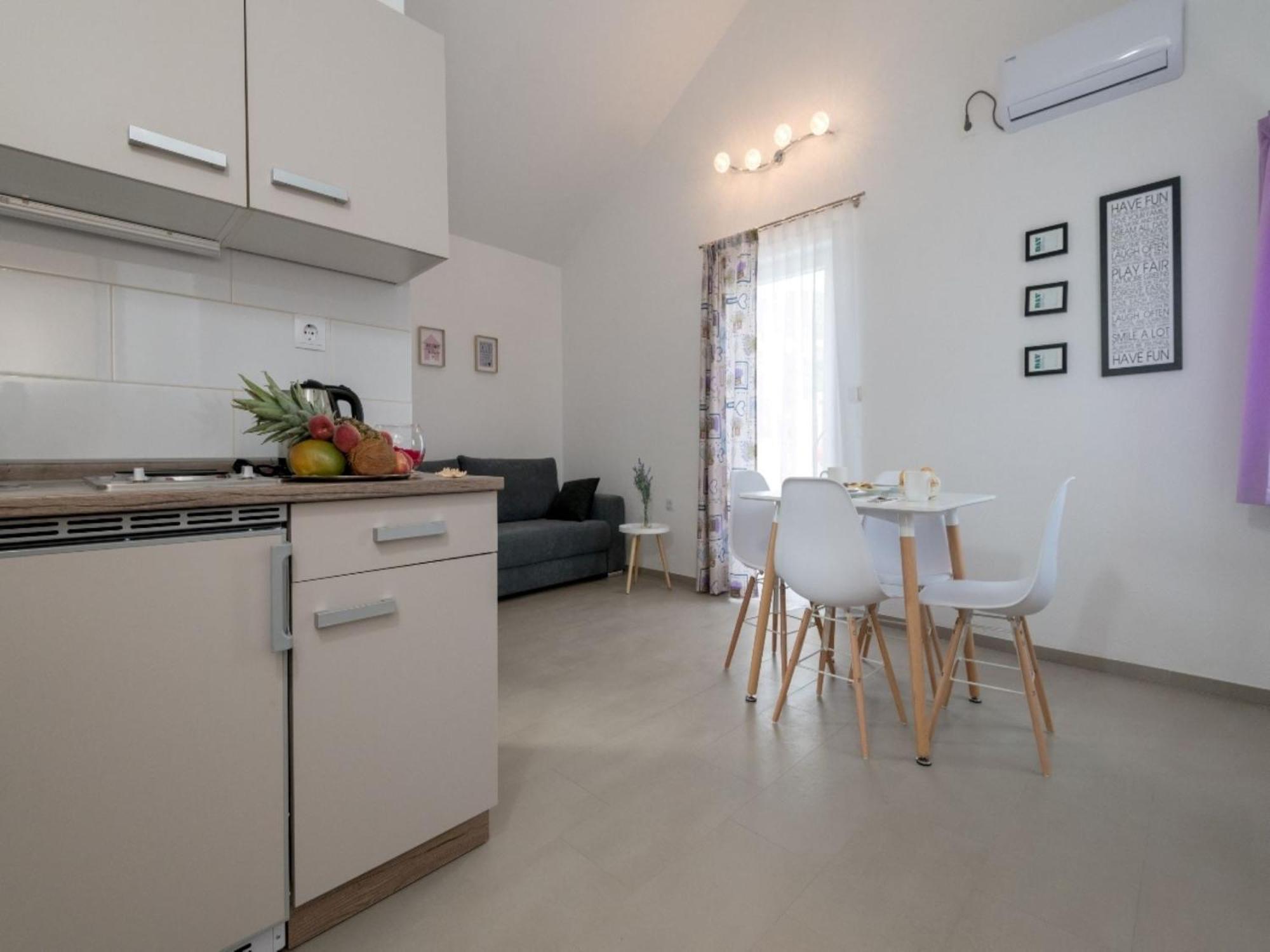 Apartmani Livaja Plano Rum bild