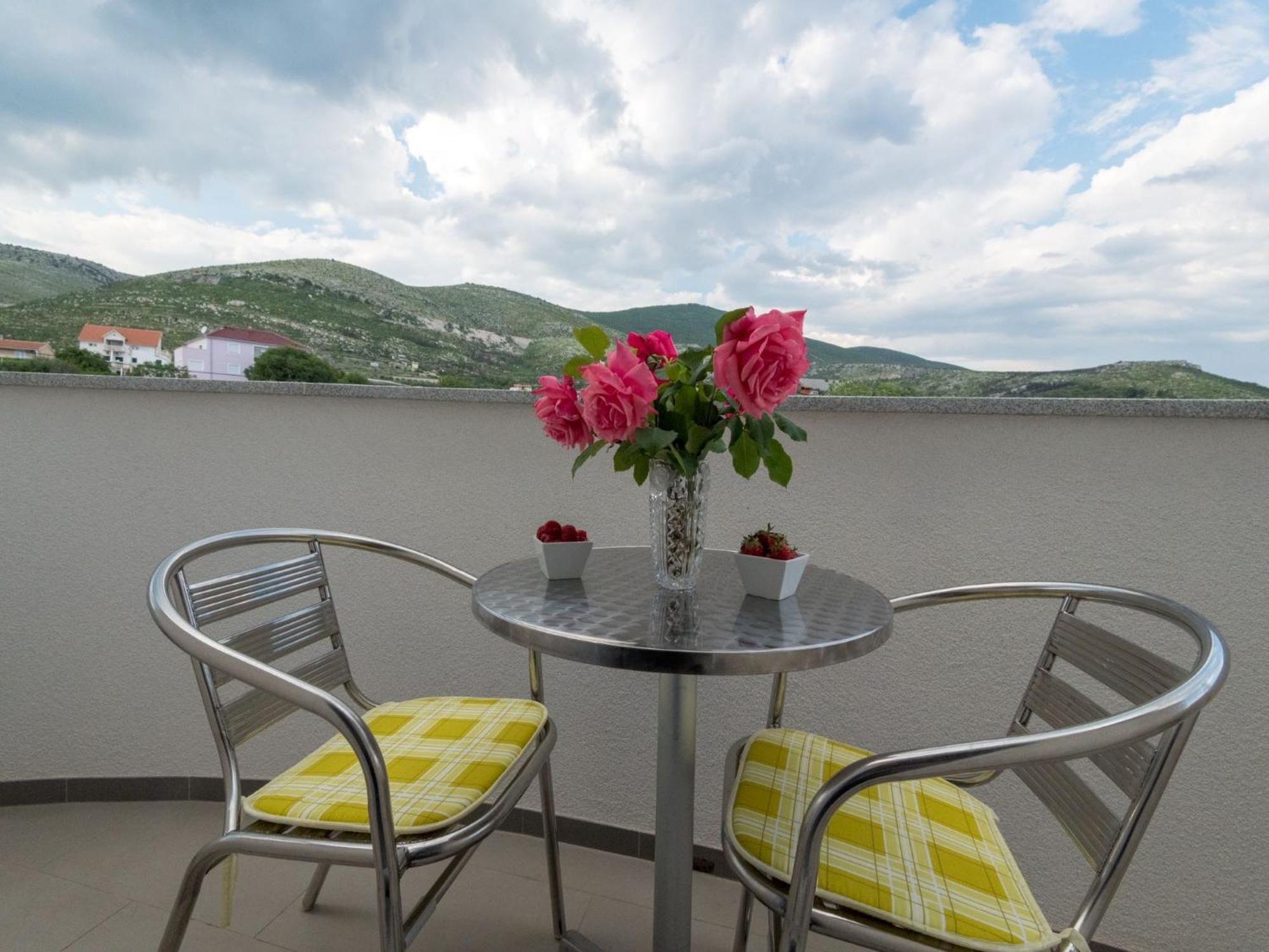 Apartmani Livaja Plano Rum bild